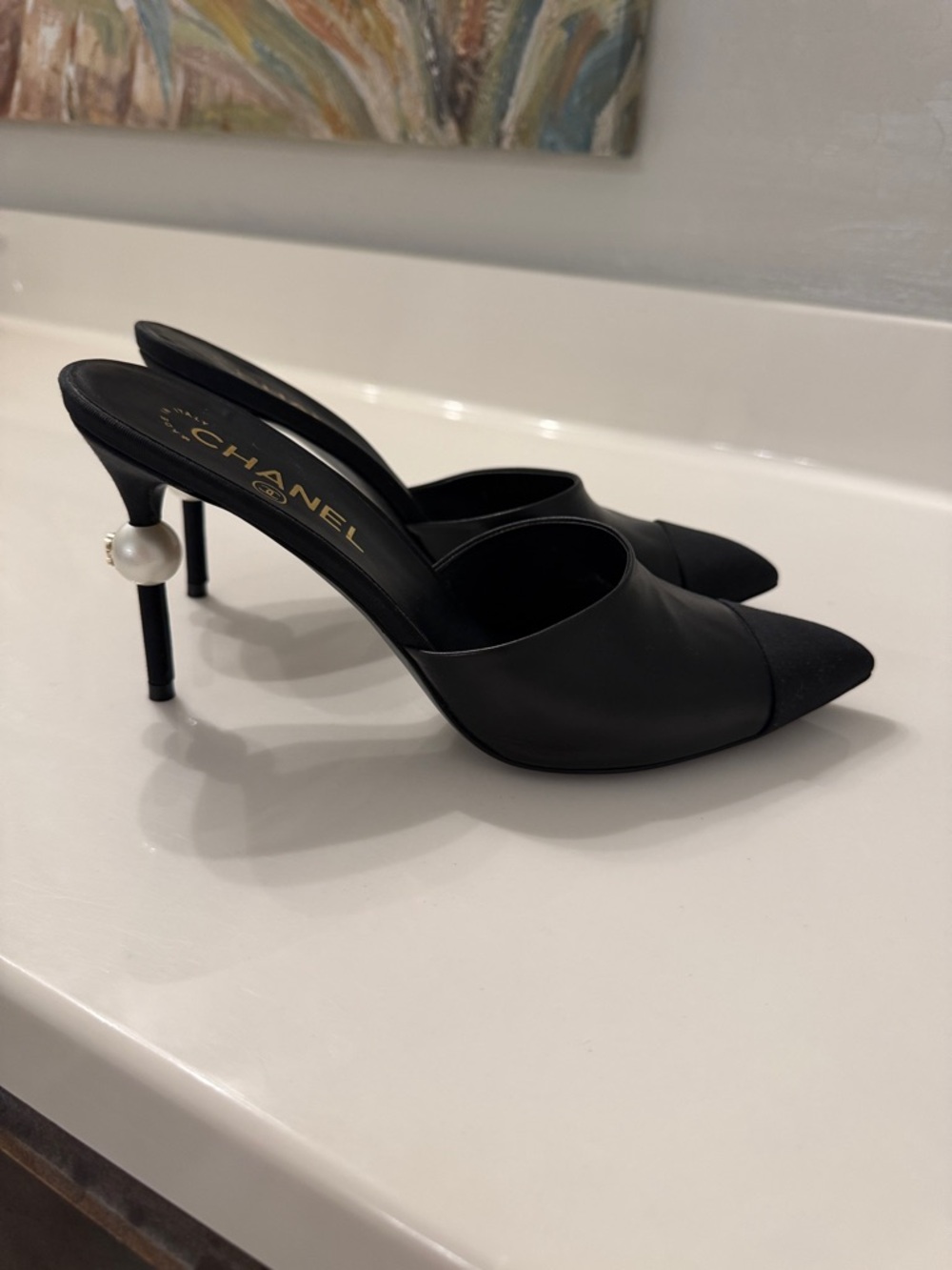 CHANEL Interlocking CC logo Black Leather Pointed-Toe Pearl-Accent Mule Heels - Picture 3 of 12